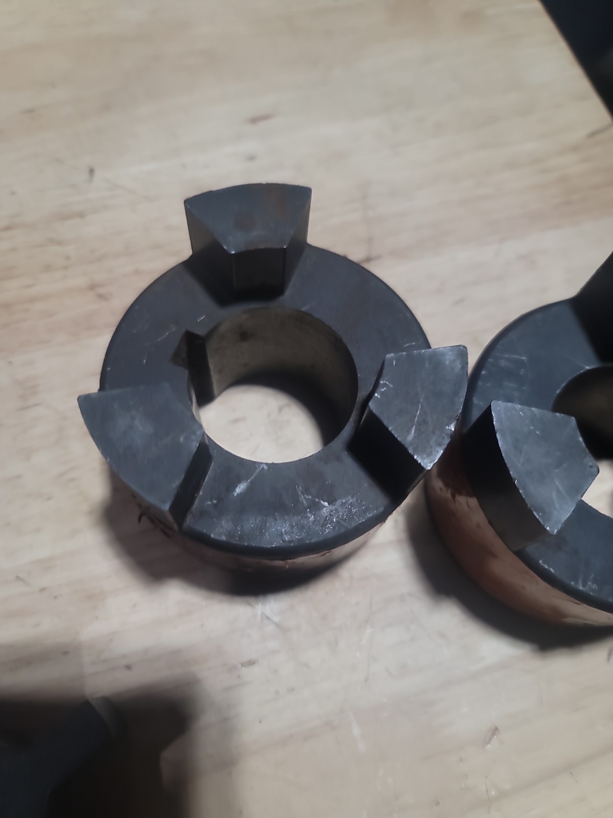 Lovejoy L-110X1.625/L-110 1.625 Coupling Set 1-5/8″ & 1-5/8″ Bore Hubs W Spider