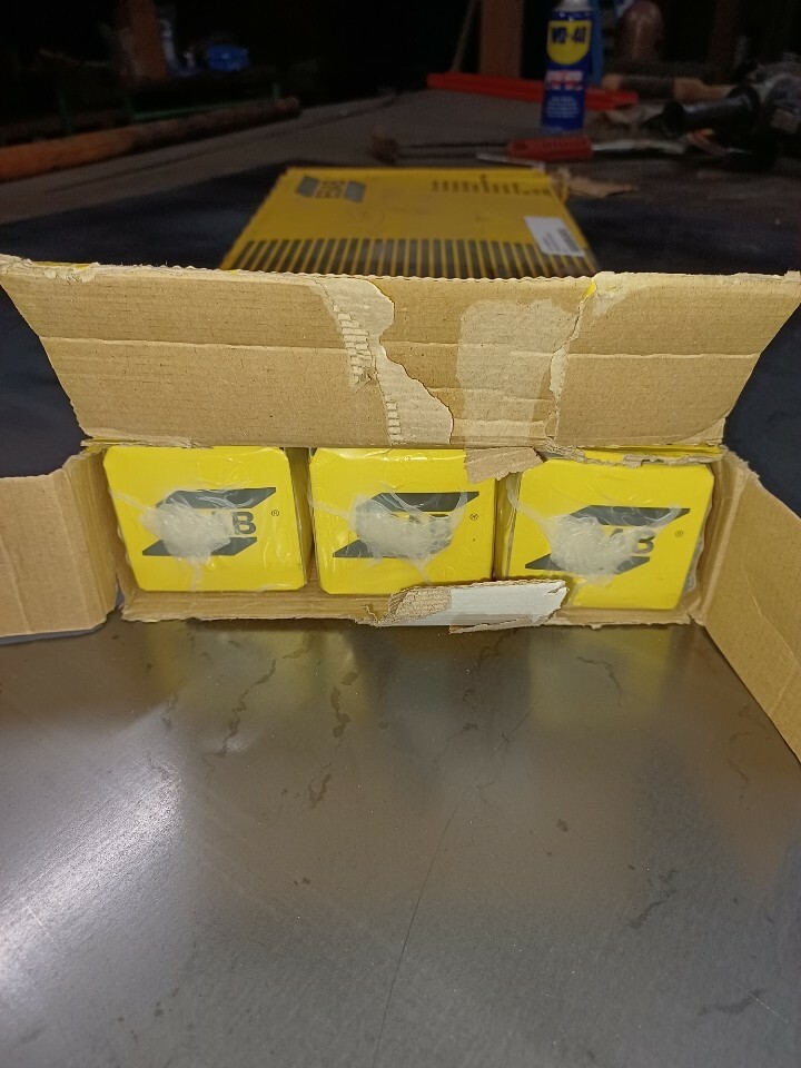ESAB 1/4″x 18″ E7018-1H4 R, 14.3 lb box, 7018 welding electrodes