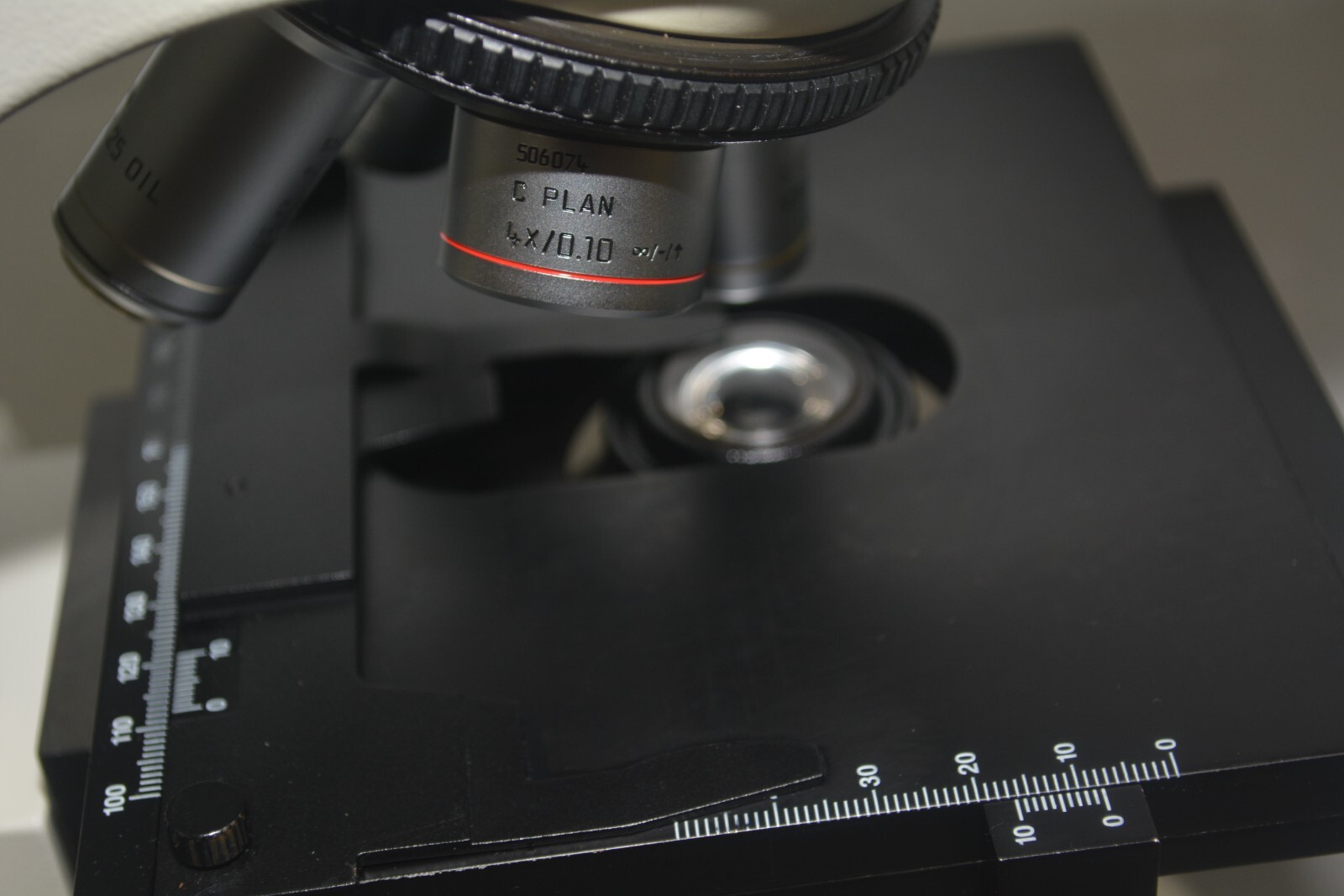 ^ Leica DME Upright Compound Microscope w/ 4x 10x 40x 100x Objectives #X1104