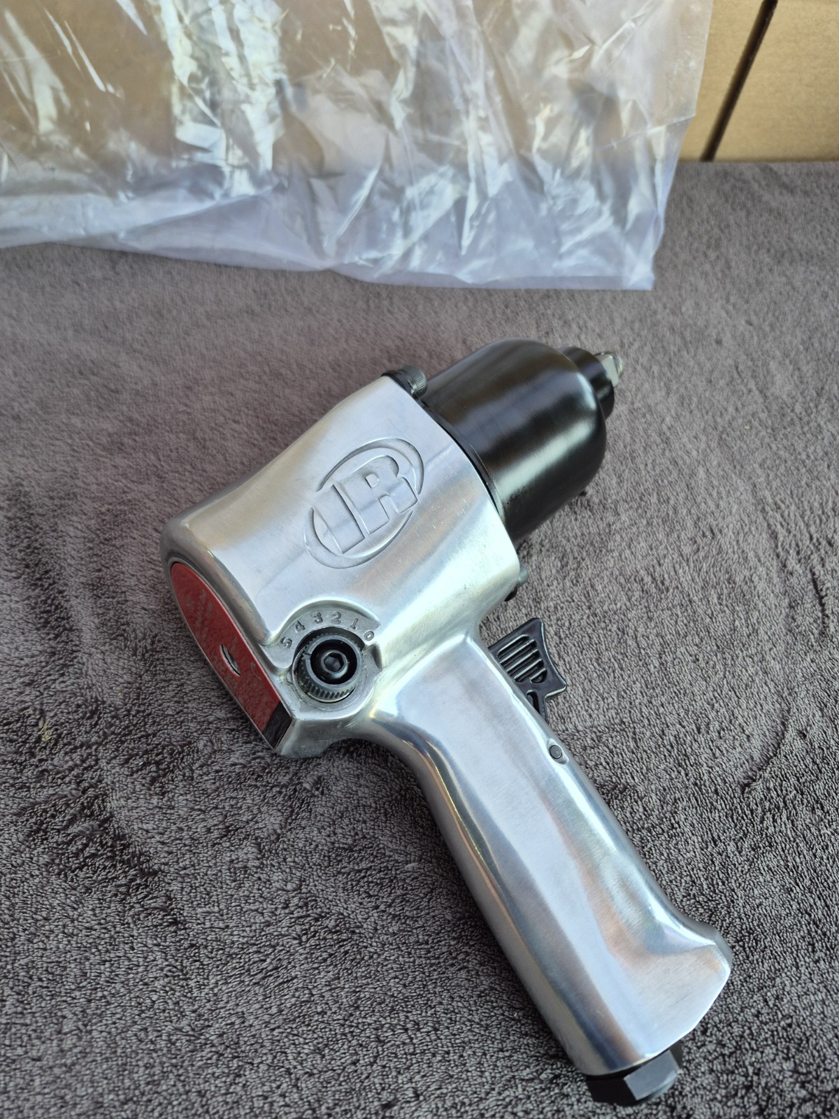 Ingersoll Rand #231C 1/2″ Super Duty Air Impact Wrench 600 ft-lb Torque