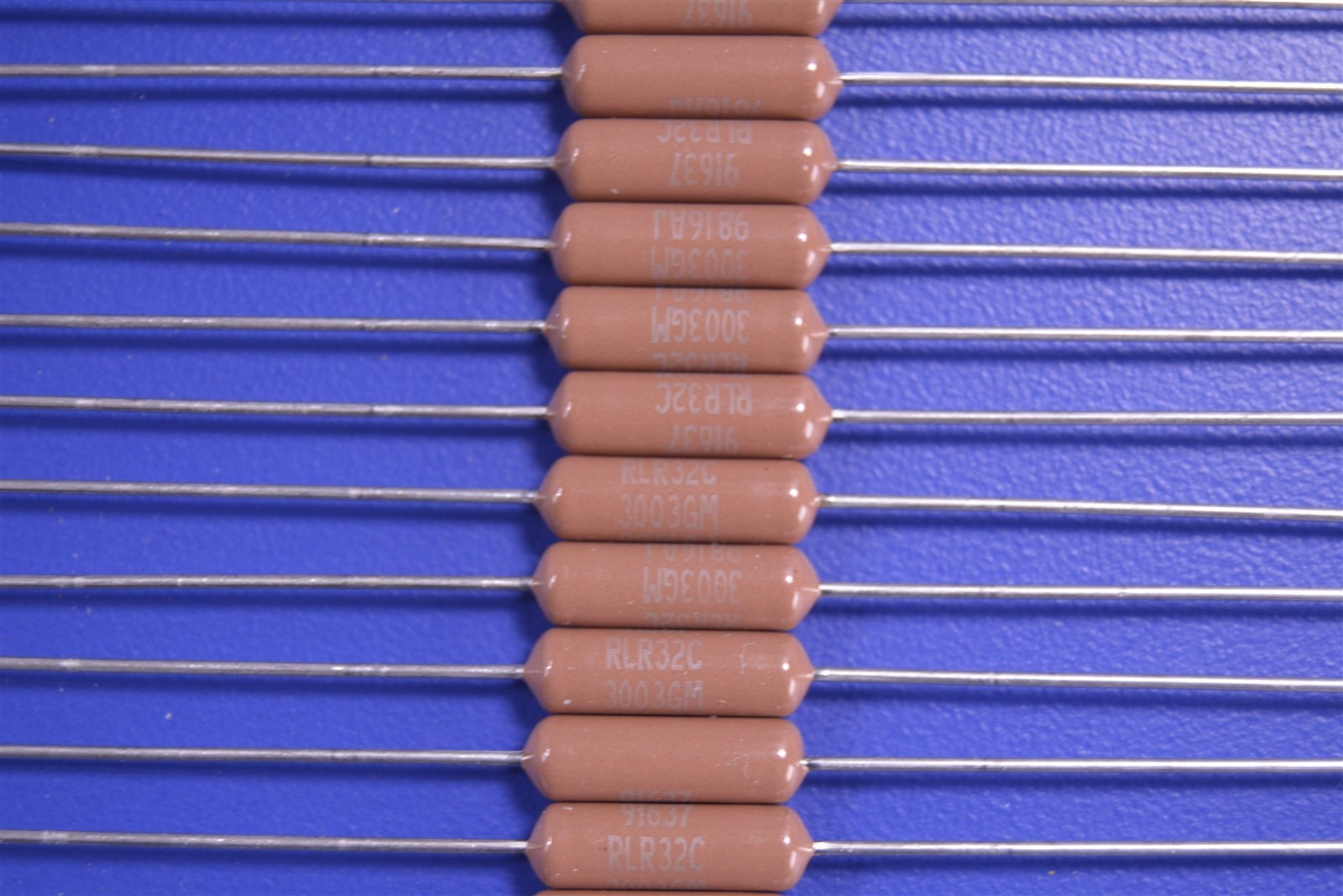 100 Vishay 300K Ohm 2% 1W Film Resistors P/N: RLR32C3003GM