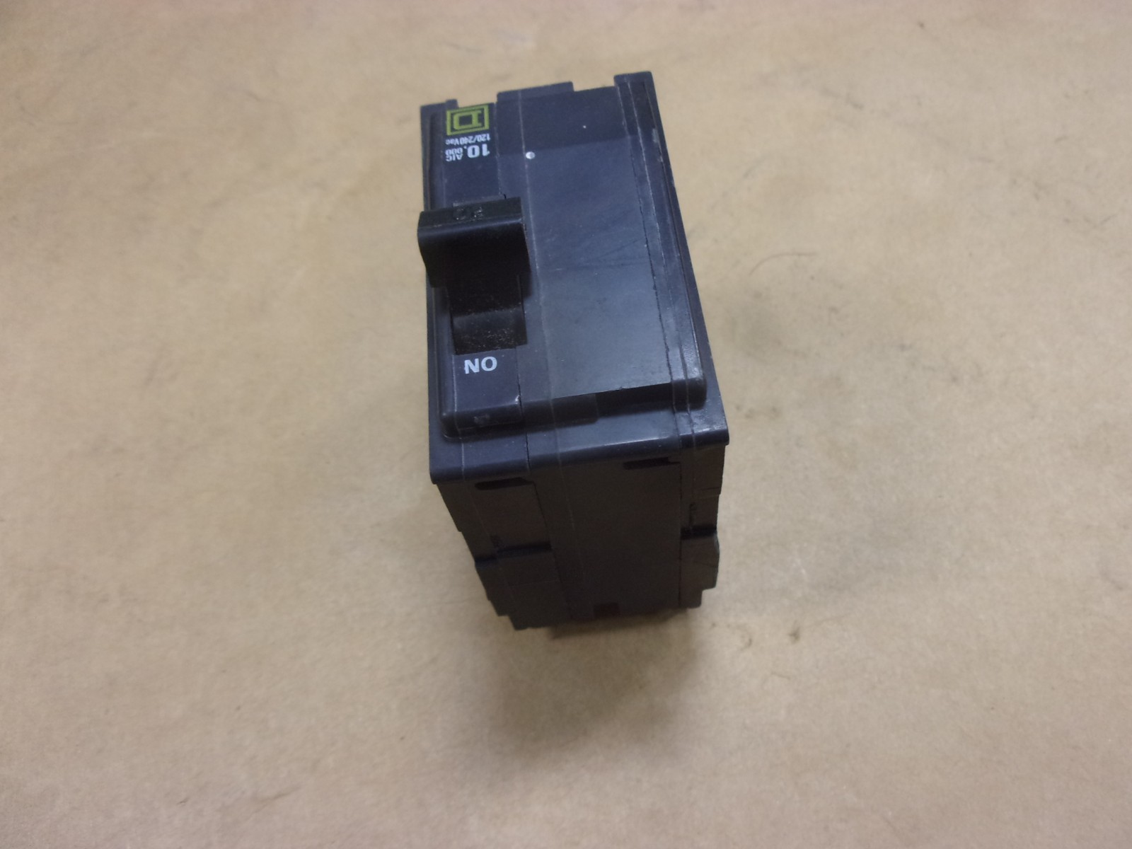 Square D QO210 120 240 V AC 2 Pole 10 Amp Plug In Circuit Breaker NE-7482 HACR