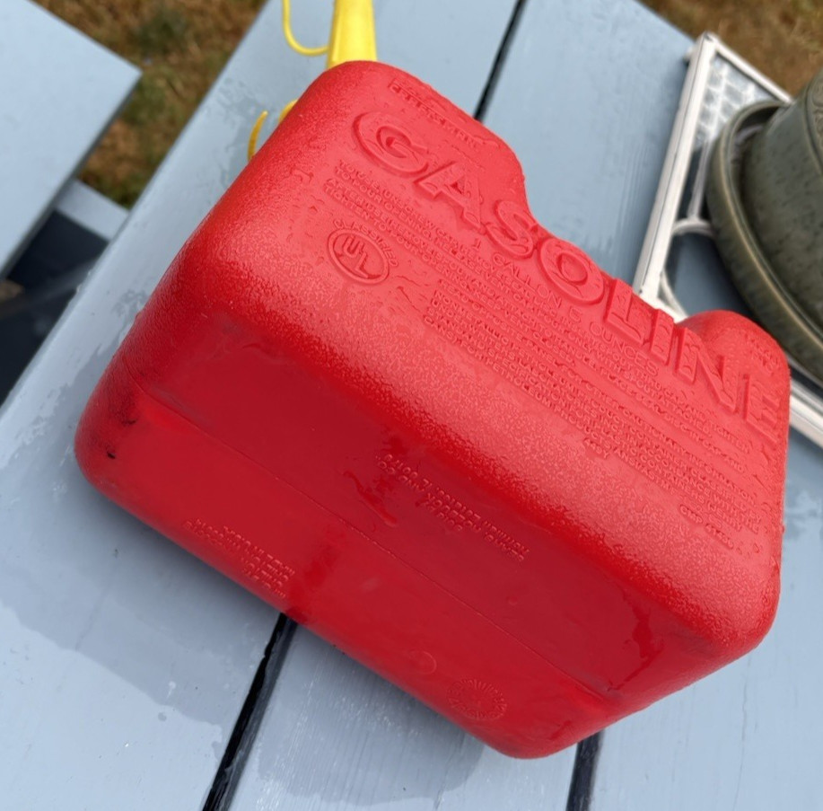 Chilton P50 1 gallon 6 ounces gas can with vent cap & tethered spout cap – CLEAN