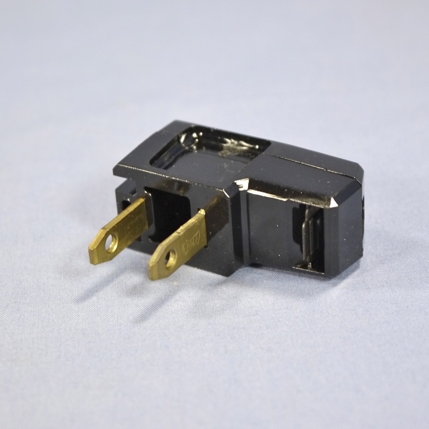 Eagle Black Plug Right Angle Side Mount 15A 125V Non-Polarized 1-15P BP2600BK