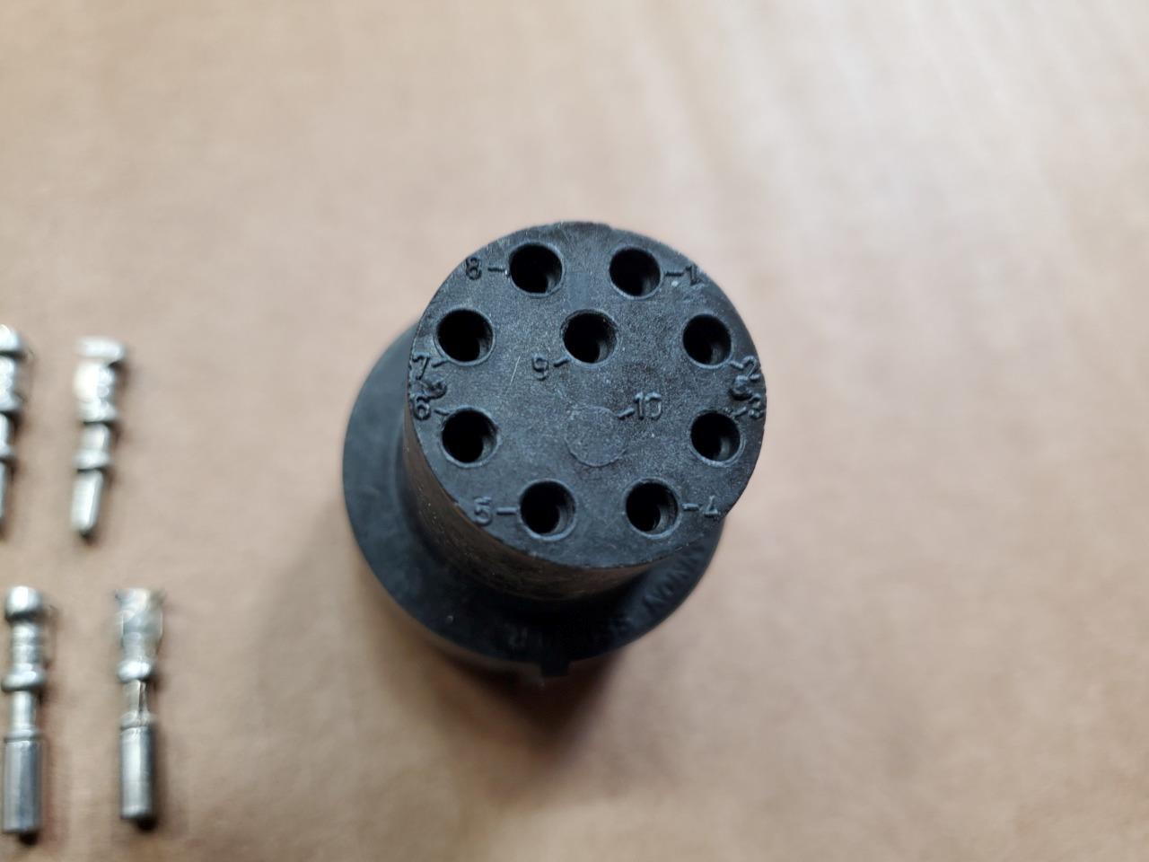 ITT CANNON Sure Seal Female Connector & pins/socket SS8-10R receptacle 9 contact