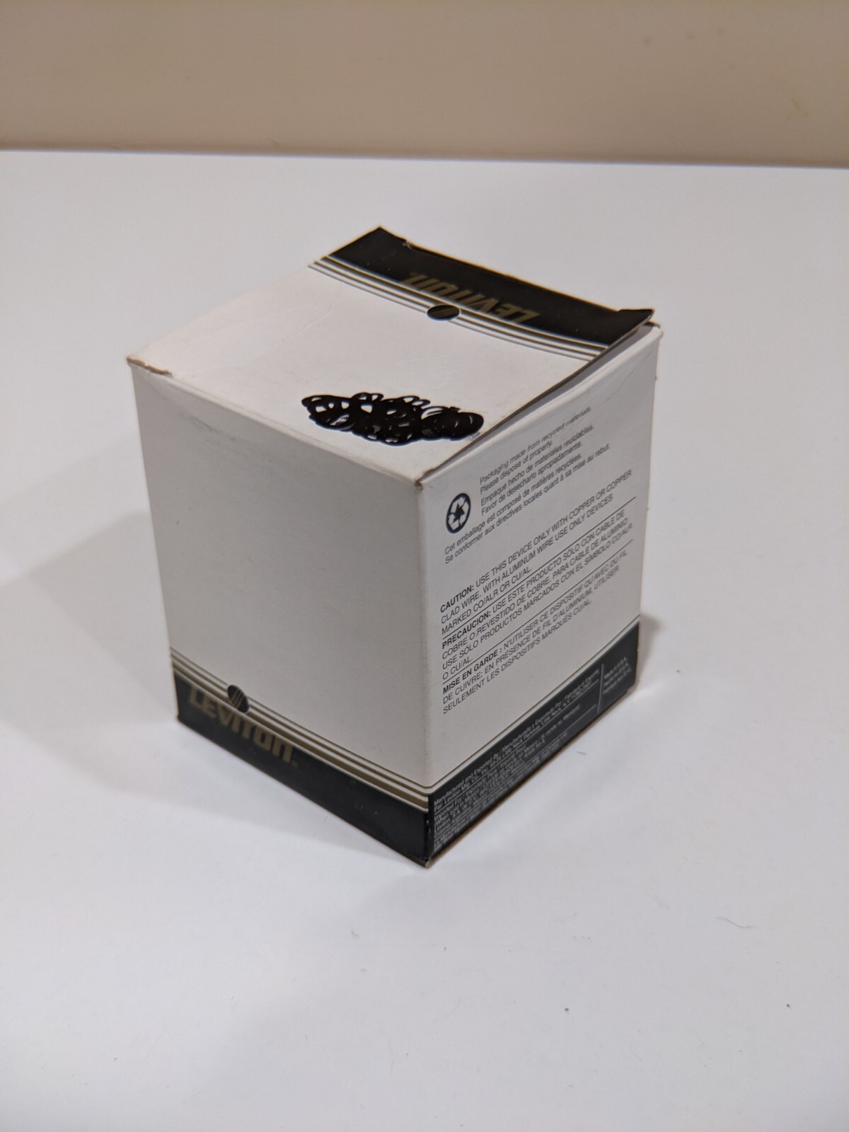 Leviton 2415 20A 125/250V NEMA L21-30P 3P 4 Wire Locking Flanged Inlet – NIB