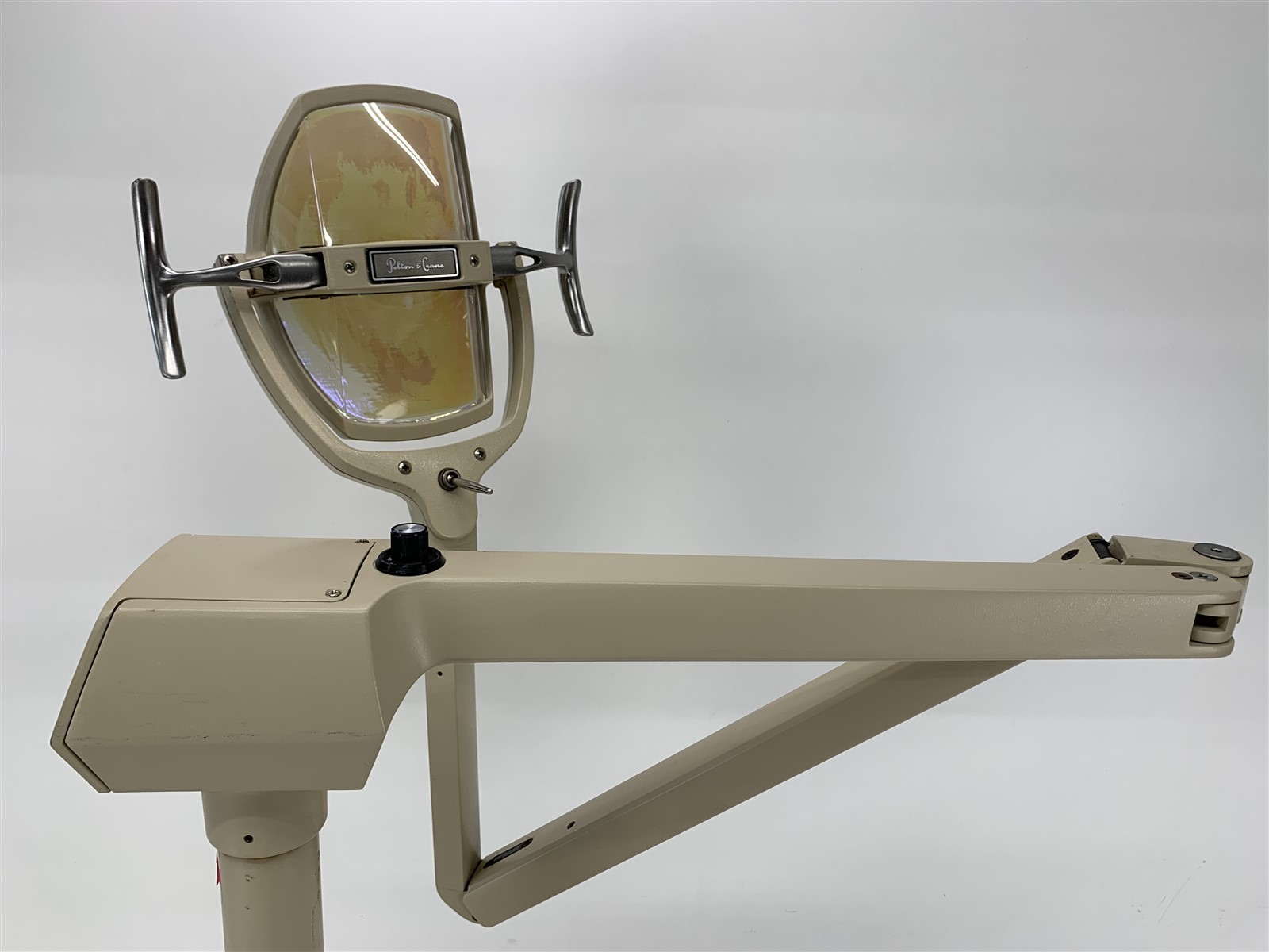 Pelton & Crane LFC II Dental Light – Beige