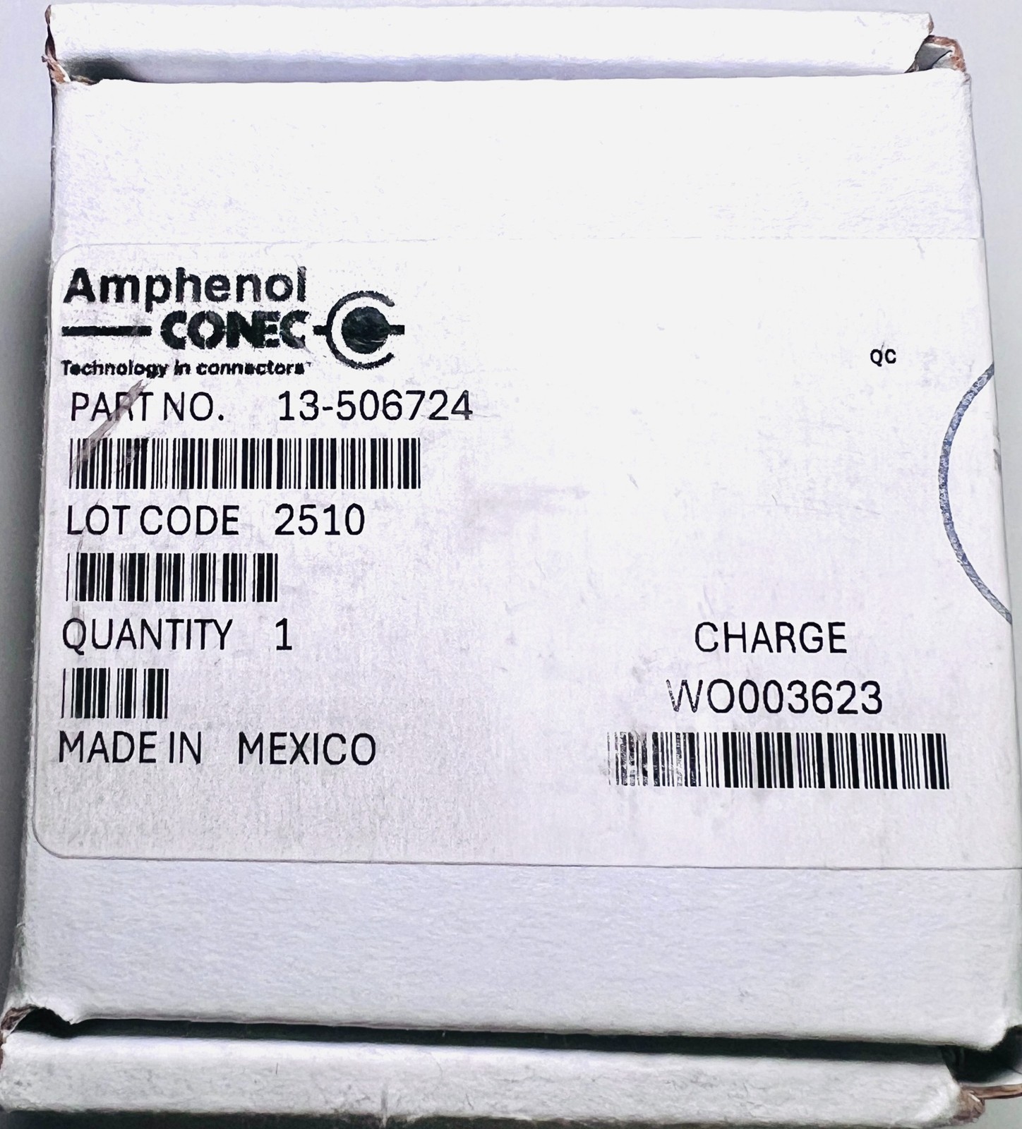 Amphenol 8W8 RF DSub PCB Mount Gold Plated 13-506724 Shell Female Male Connector
