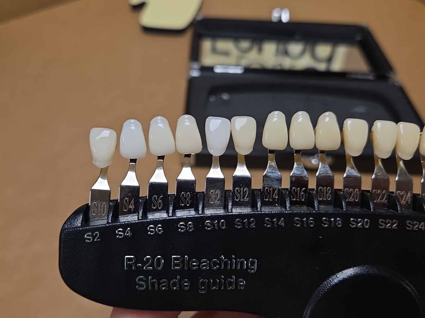 R-20 Bleaching Shade Guide Professional Teeth Whitening Shade Guide