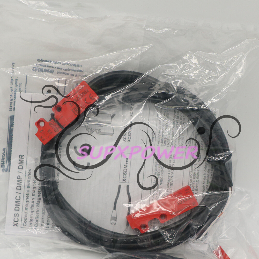 NEW SCHNEIDER XCSZC5902 Magnetic Safety Switches 1pcs