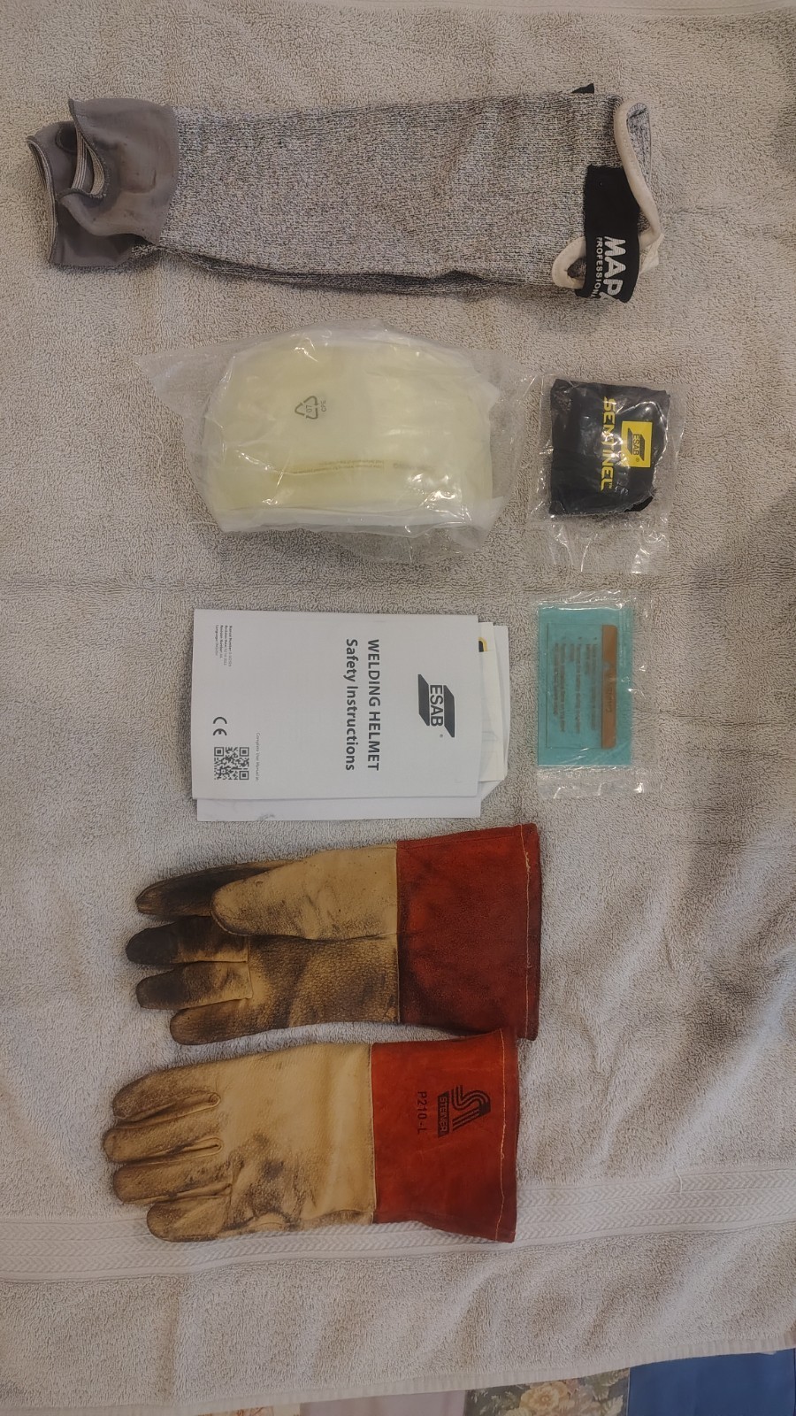 ESAB Sentinel A60 welding helmet, gloves,arm protectors, visiors & carry bag