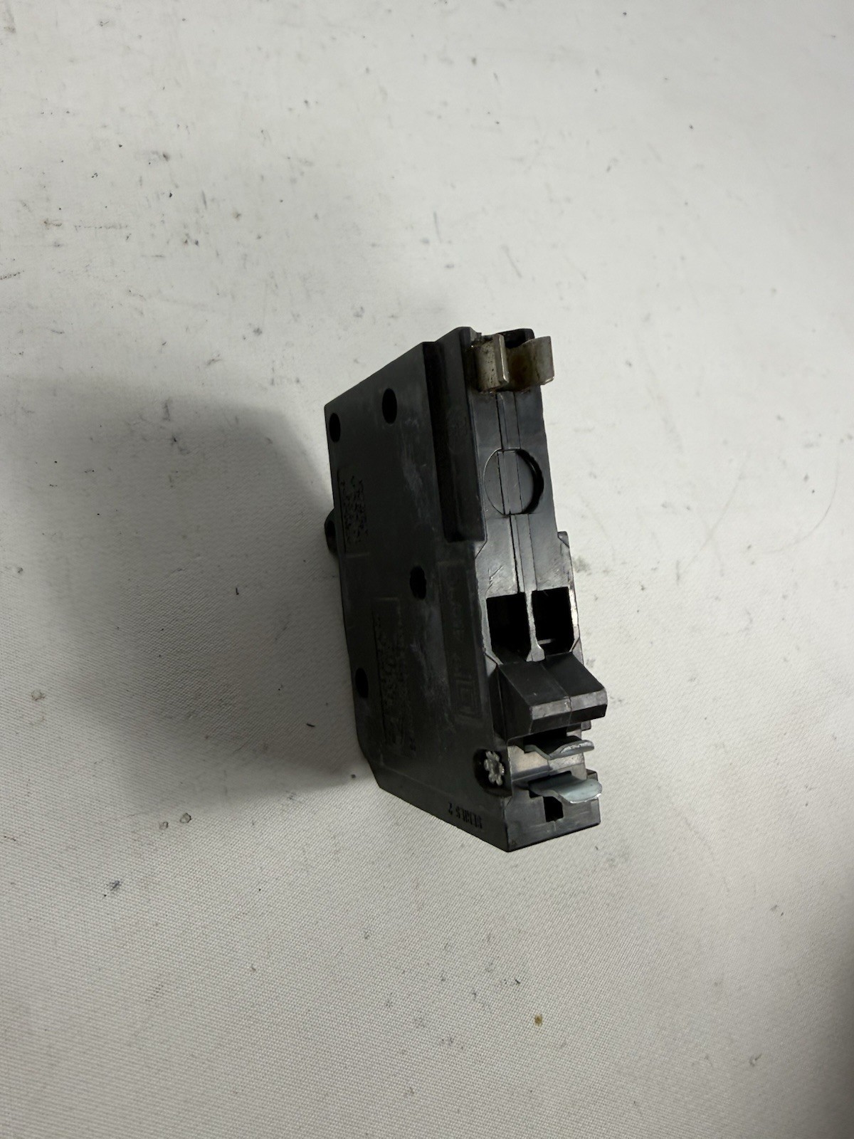 NEW Square D QOT2020NC, TWIN, Tandem, 1 Pole, 20 Amp Circuit Breaker 20A NO HOOK