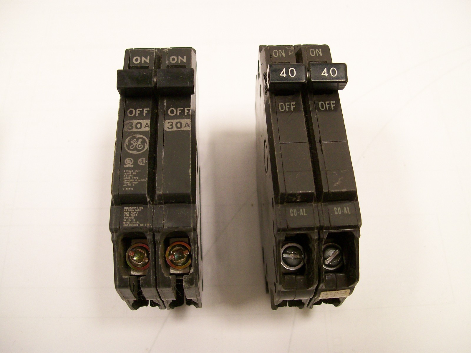 HUGE LOT GE Breakers THQL1115 THQL1120 THQL215 THQL250 THQP115 THQP230 THQL21100