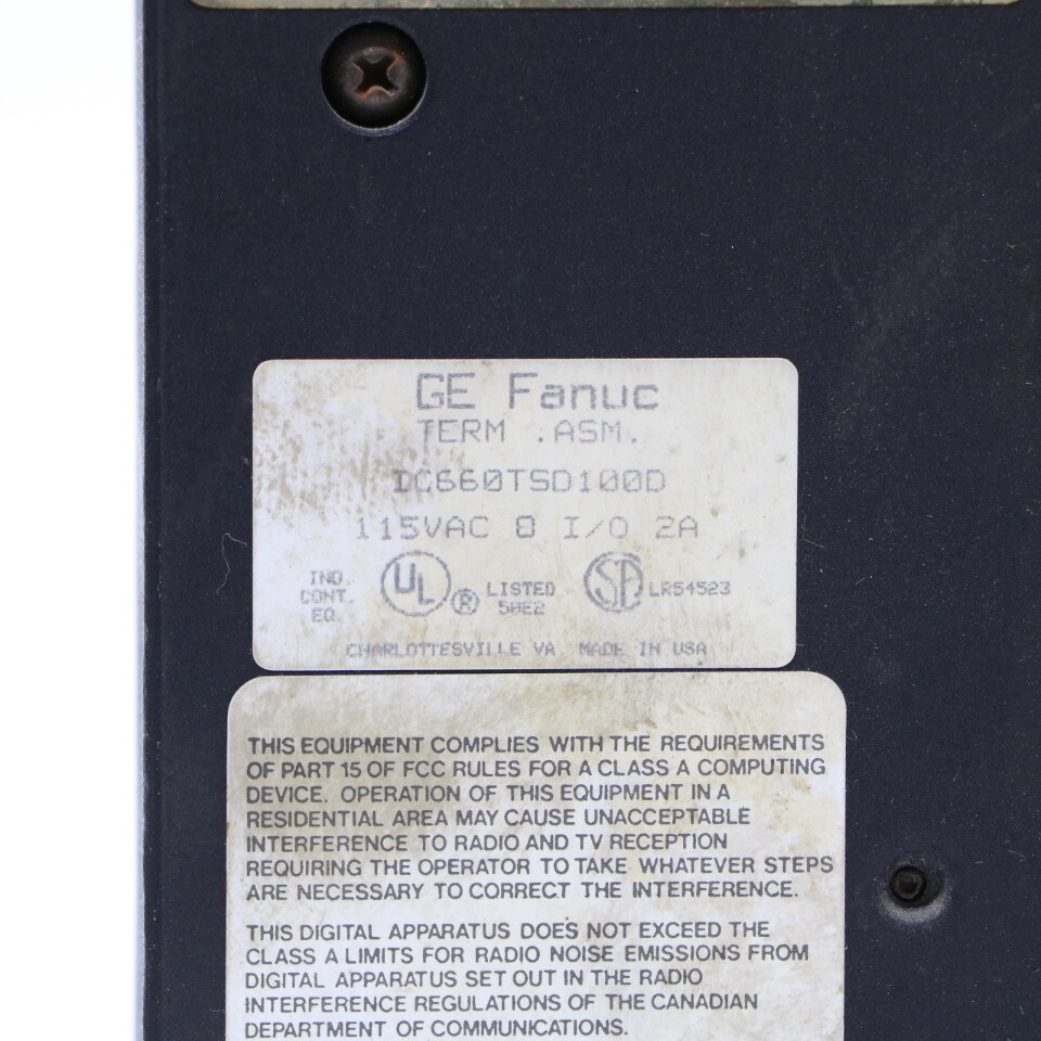 * GE FANUC GENIUS IC660CBD101E 115 VAC 8 CIRCUIT IC660TSD100D