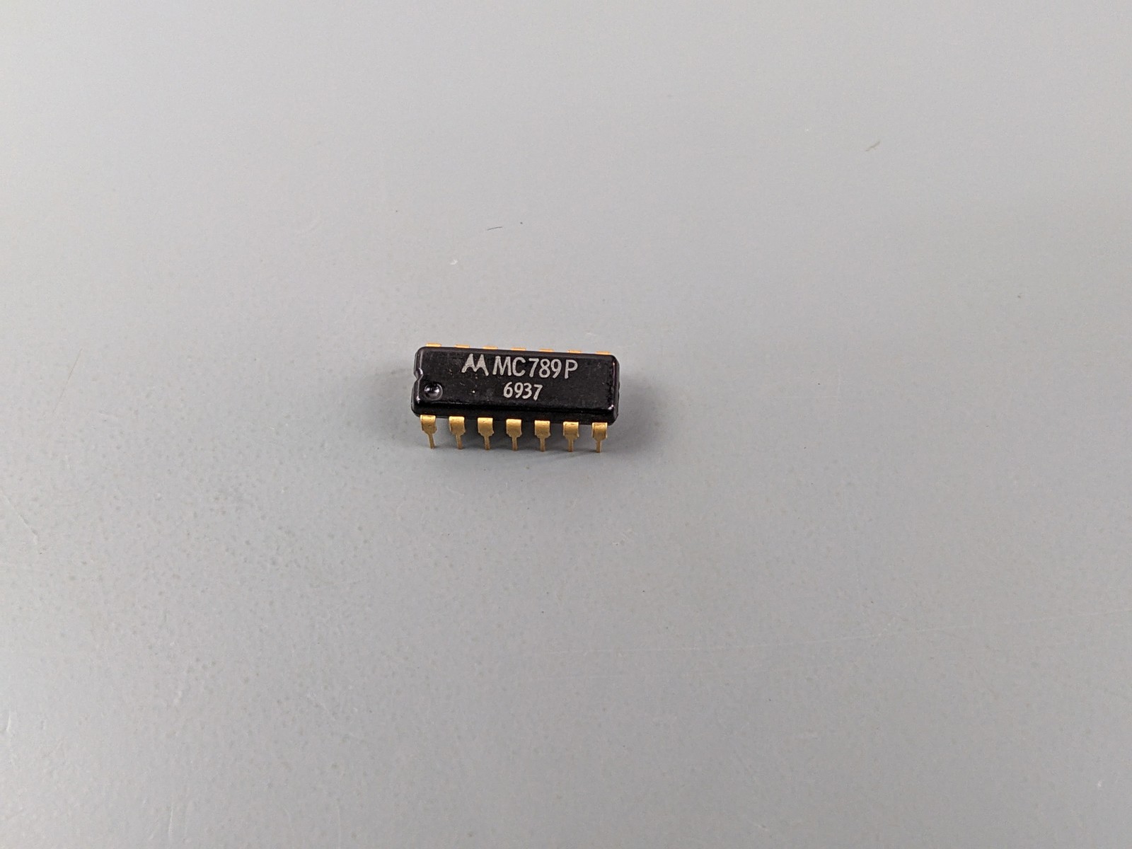(2) Motorola MC789P Hex Inverter MRTL Logic ICs