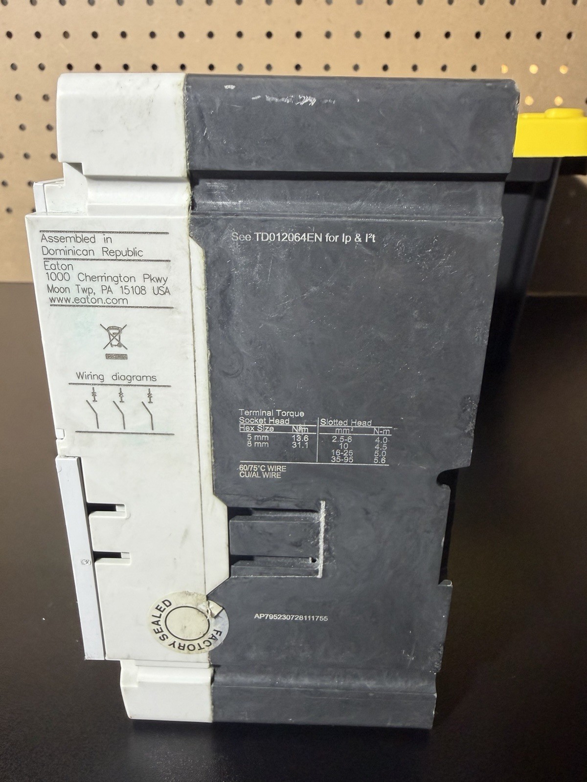 Eaton PDG2 PDG23M0030TFFL 30A 3-Pole Circuit Breaker, 201-250V AC