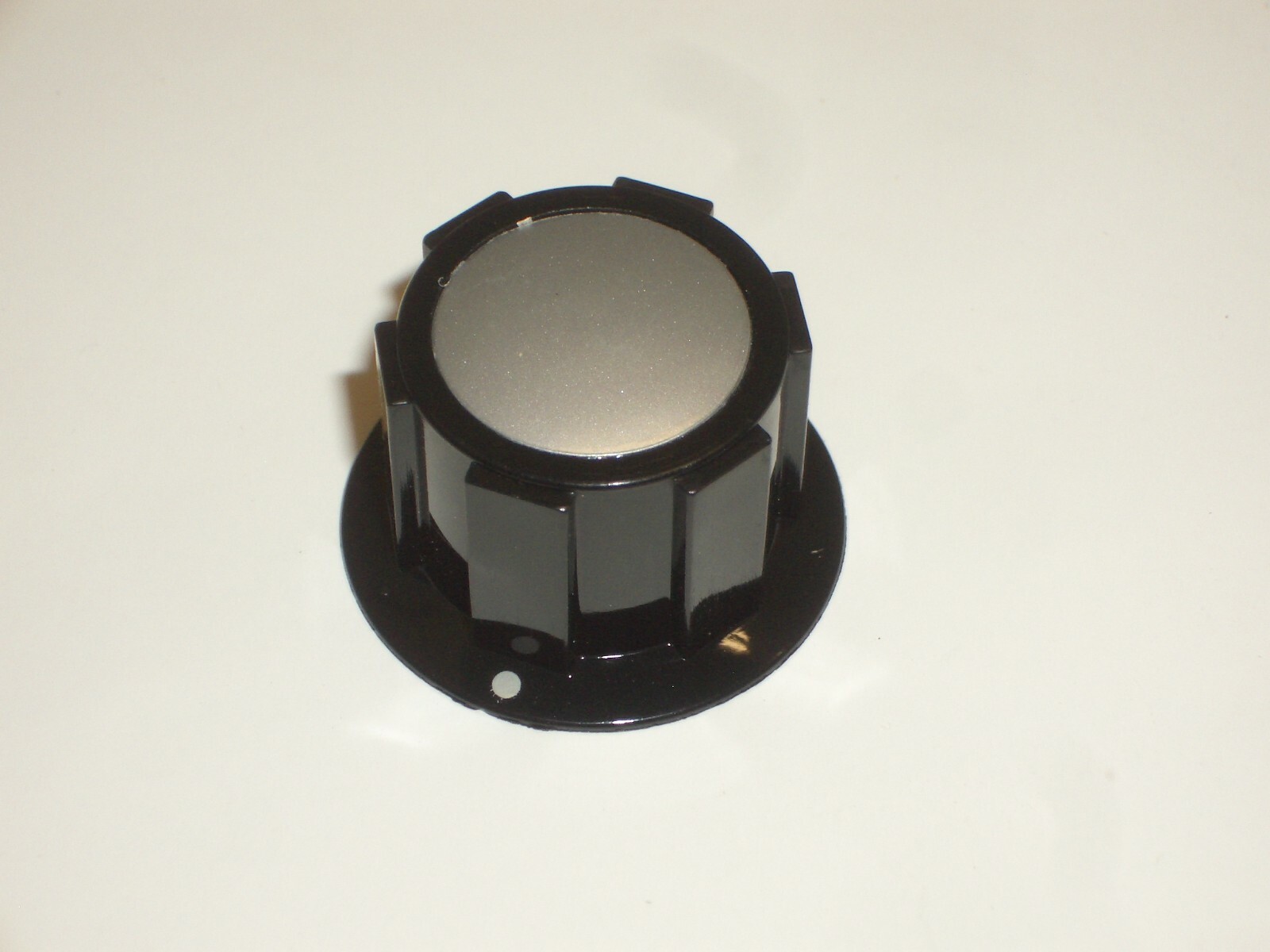 CED P-K388S SILVER SKIRTED POINTER KNOB 1.0″Dx0.6″T 1/4″SHAFT RADIO 1PC