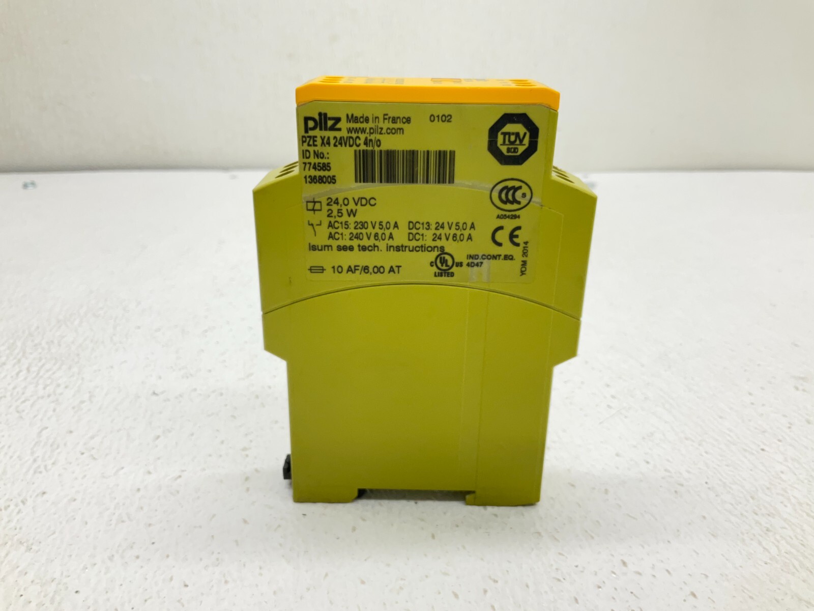 Pilz PZE X4 24VDC 4n/o 24 VDC Safety Relay PZEX424VDC4n/o 774585 (TSC)
