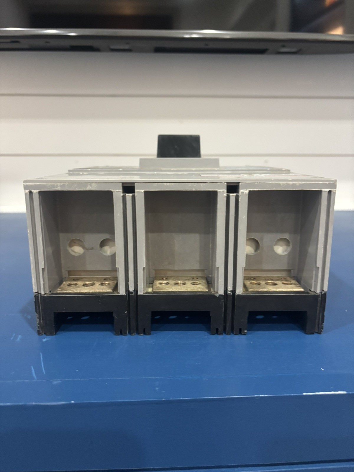 Siemens JXD23B400 Sentron Series Circuit Breaker 400A 240V 3 Pole