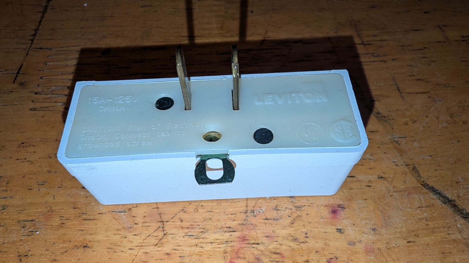 Leviton 15A-125V White Childproof Triple Outlet Grounding Adapter, made in China