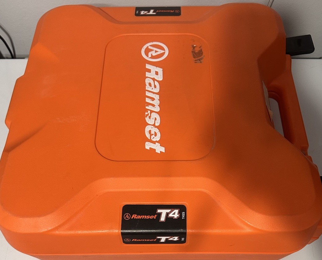 RAMSET T4SS Nail Gun Kit, GAS TOOL, CORDLESS, 2 BATTERIES, CASE AND CHARGER.