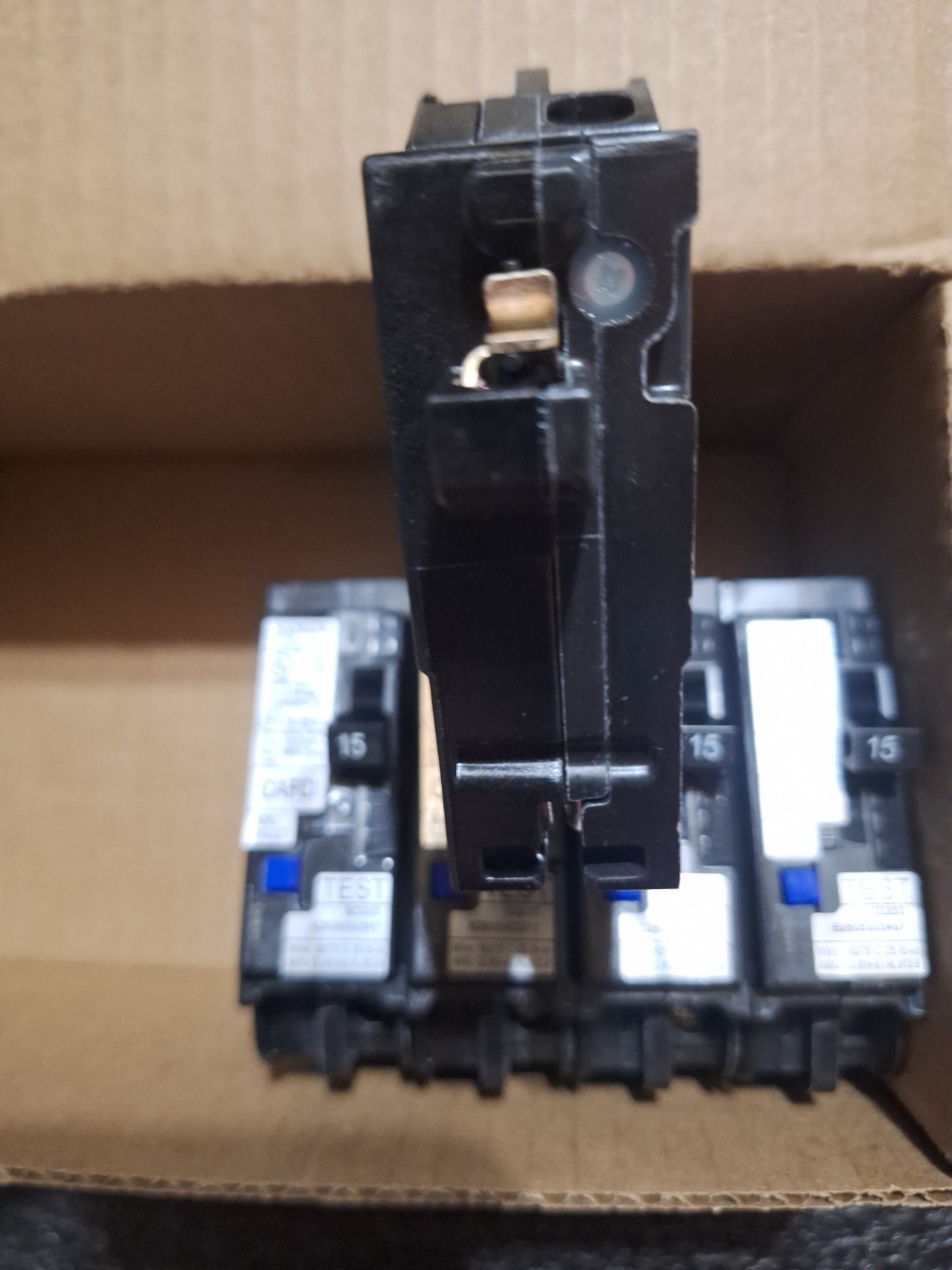 (5) SIEMENS QA115AFCN 15A AFCI PLUG ON NEUTRAL