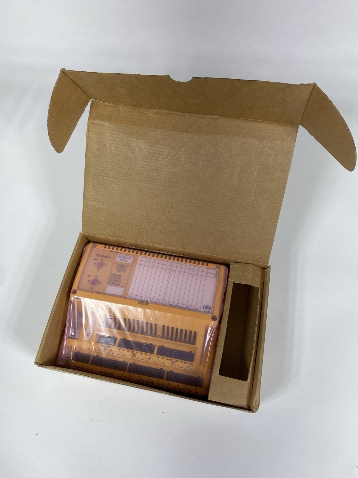 Pilz PSS SB DI16 – 301130 Digital Input Module Unit 2.2 Watt 24 Volt DC 2 Amps