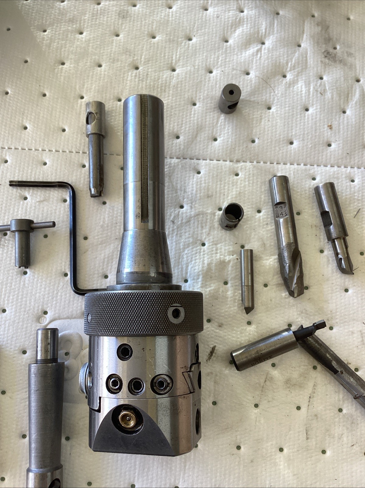 Enco 2-1/2″ Boring & Facing Head Tool Holder with R8 Shank