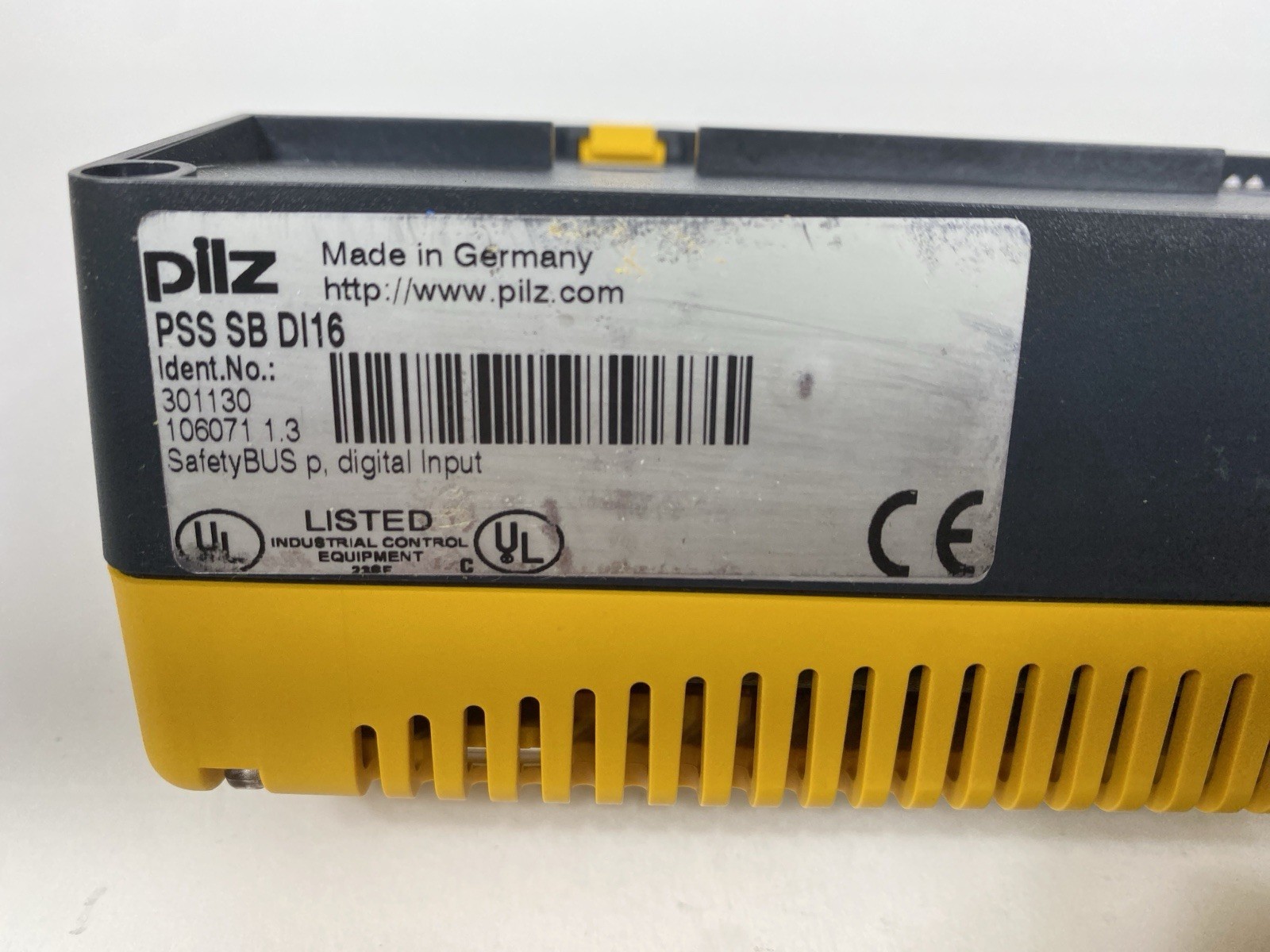 Pilz PSS SB DI16 – 301130 Digital Input Module Unit 2.2 Watt 24 Volt DC 2 Amps