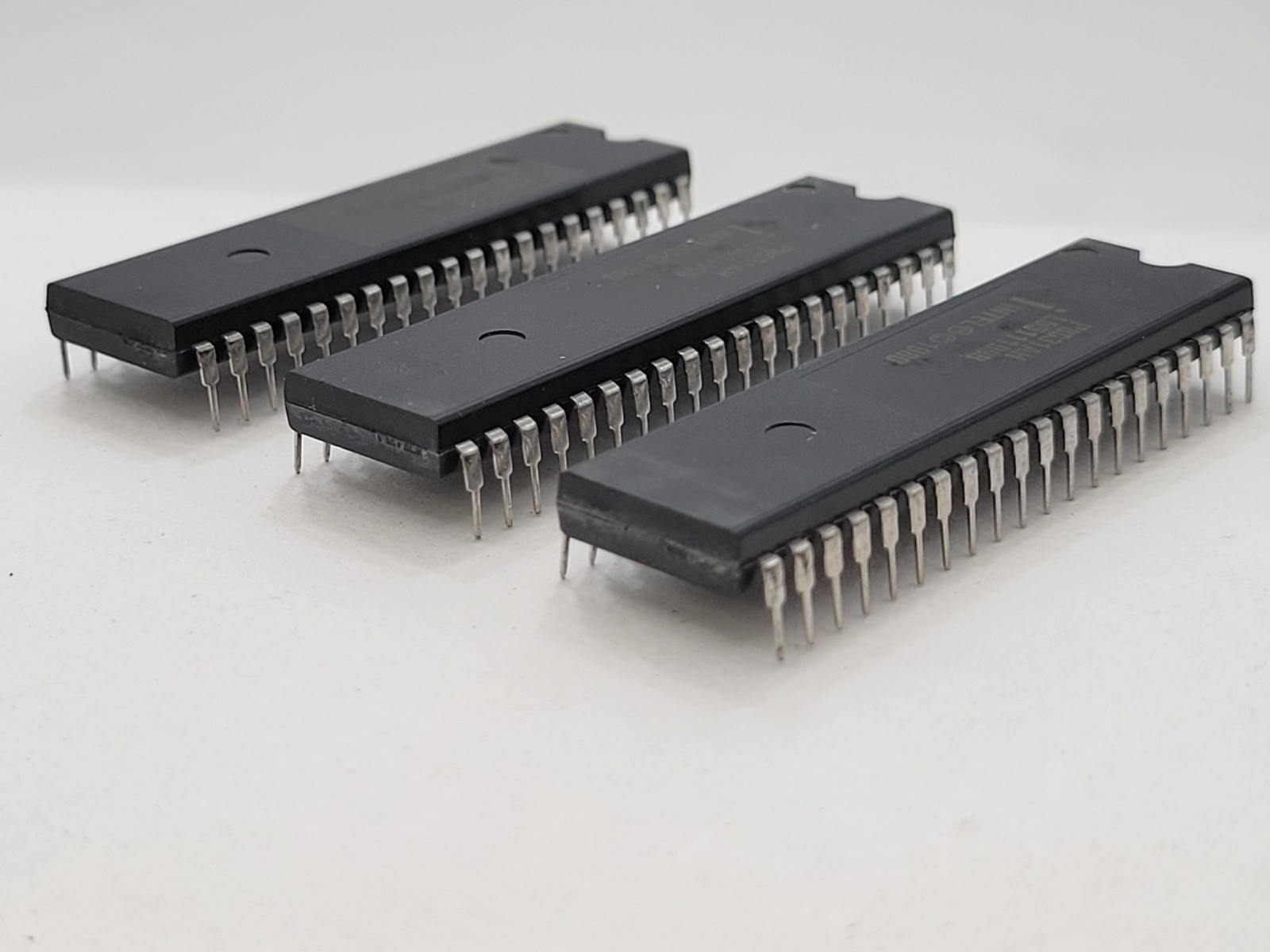 3PC Intel P8031AH Microcontroller 8-Bit 40-Pin 3.5 MHz to 12 MHz DIP40 Socket