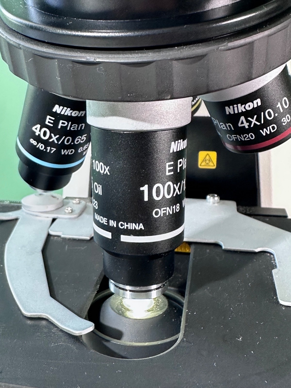 Nikon Eclipse E200 Binocular Microscope 4x 10x 40x 100x Oil LED Excellent