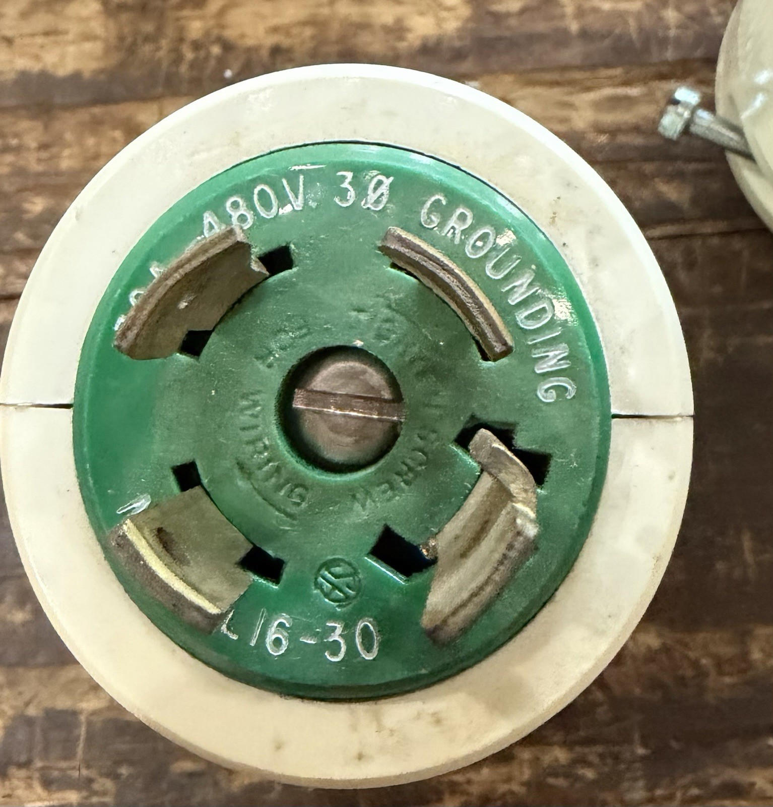 Industrial Surplus Leviton 3P 4W 30A 480V 3PH LOCKING PLUG 71630P Clamptite Qty2