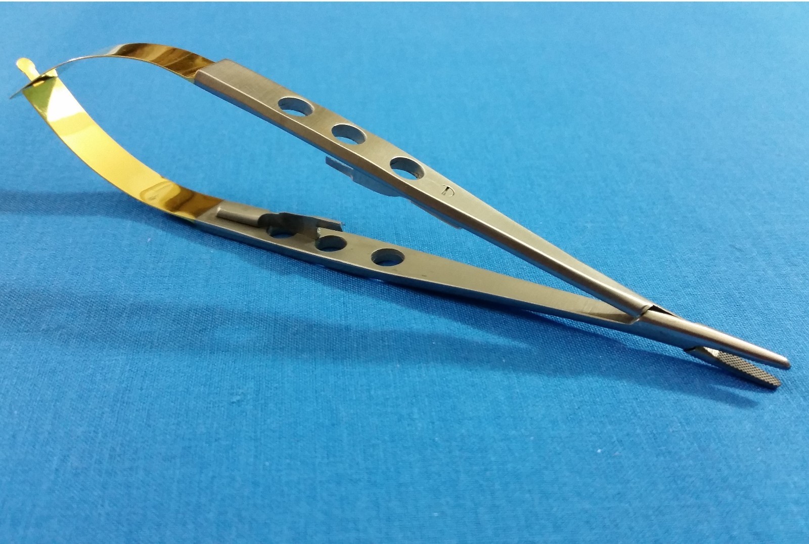 T/C CASTROVIEJO MICRO NEEDLE HOLDER 5.5″ STRAIGHT W/ TUNGSTEN CARBIDE INSERTS