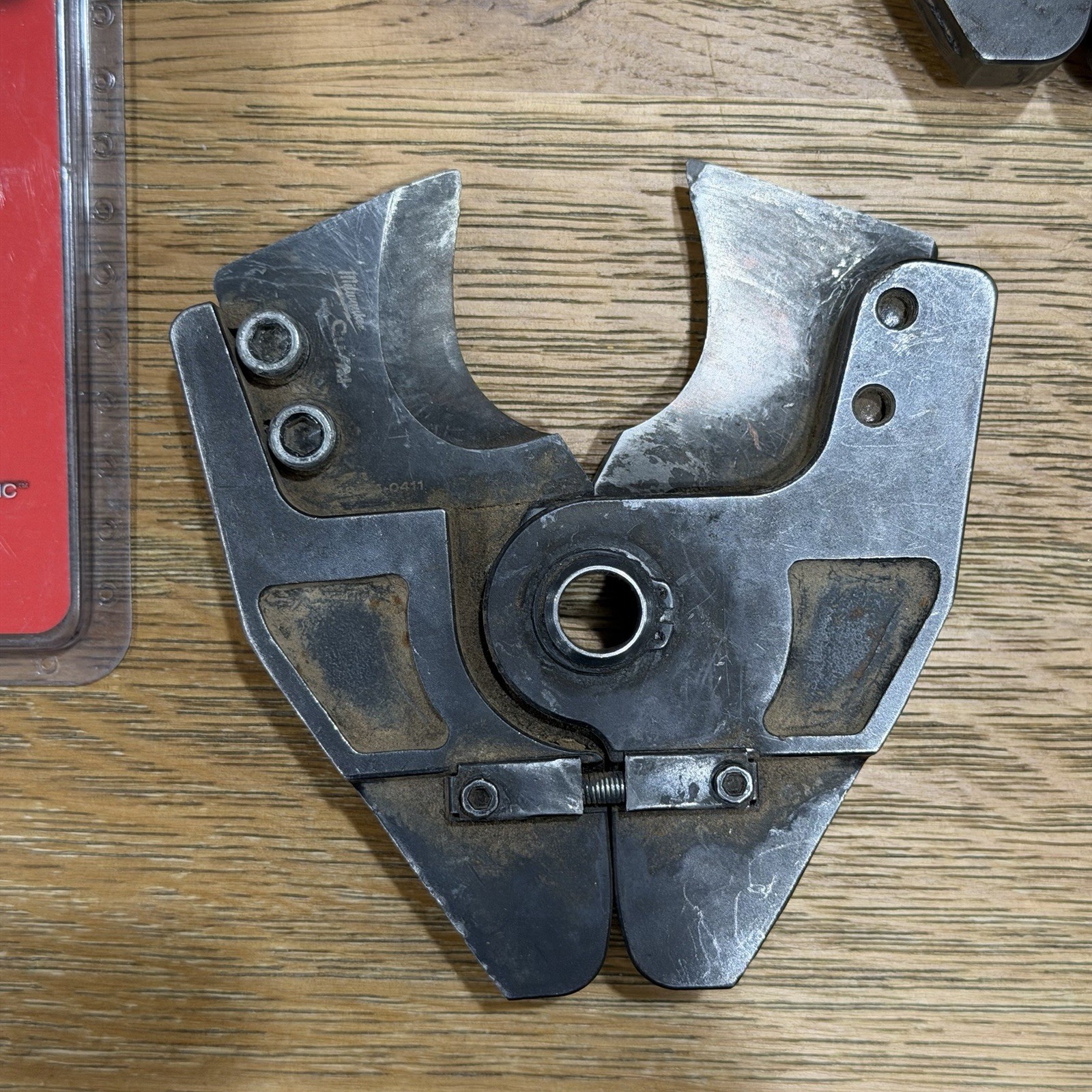 Large Lot Of Milwaukee M18″ 750 MCM Cable Cutting Jaw 49-16-2772 And Extra Blade