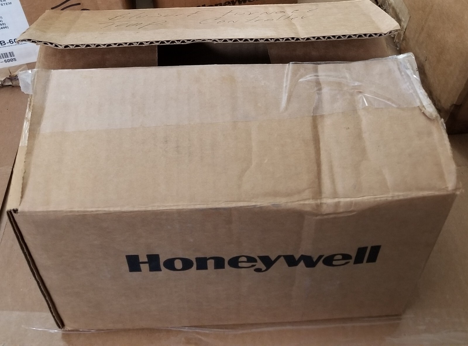 Surplus NEW HONEYWELL UDC2800 /DC2800-CE-0S0-100-100-00-0 Temp Controller