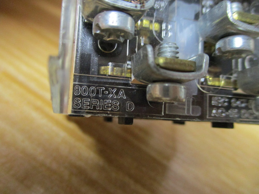 Allen Bradley 800T-H2B Switch 800TH2B W/ (2) 800T-XA