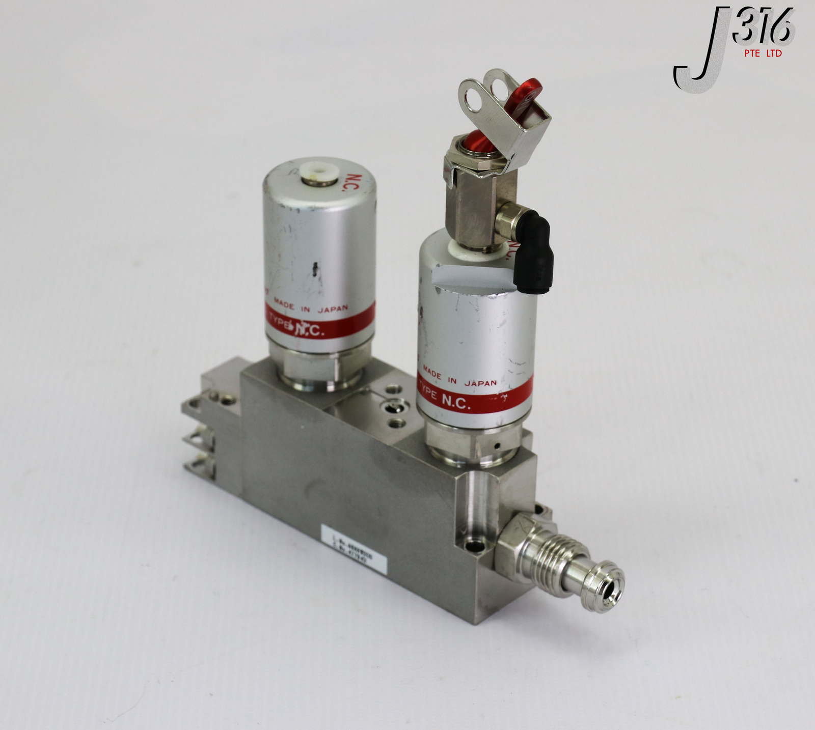 16957 FUJIKIN DIAPHRAGM BLOCK VALVES ASSY, TYPE N.C., O.P. 0.5~0.6MPA 477943