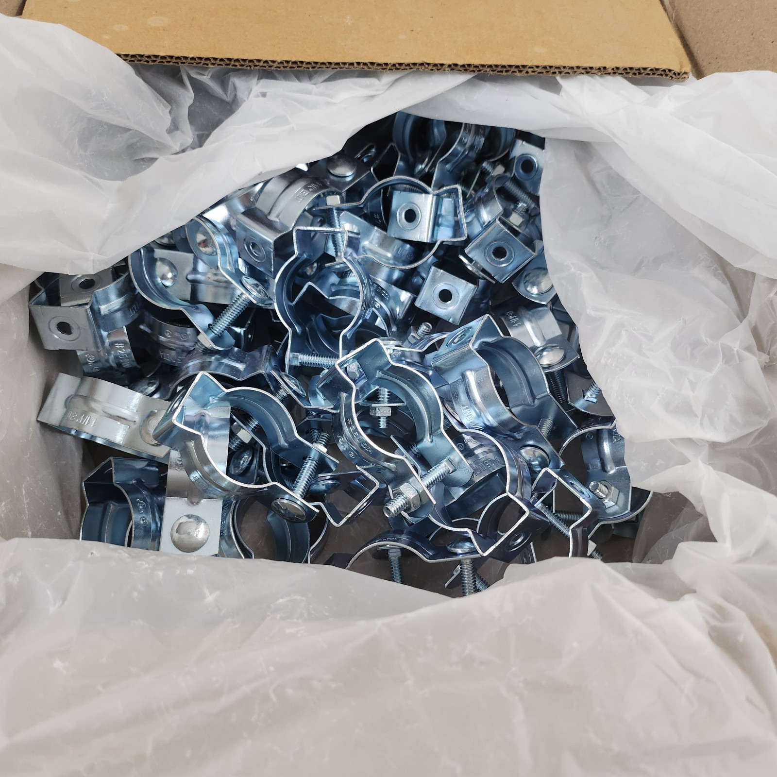 1 Box of 82 NEER CH-250-B CH250B Conduit Hanger w/Nut & Bolt 1-1/4″ New Old Stk