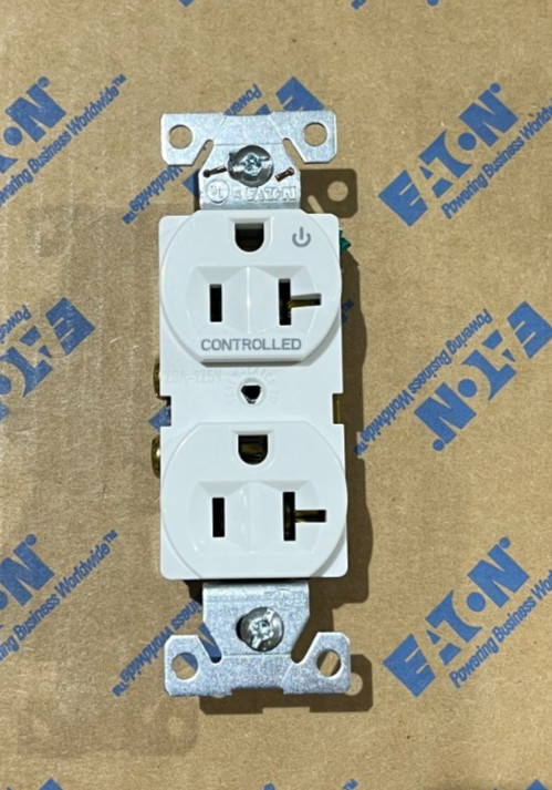 Lot of 10 Eaton 5362CHW HALF-CONTROLLED DUPLEX RECEPTACLE 20A 125V WHITE