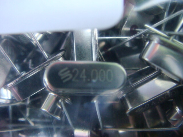LOT 200 24.000 MHz Crystal Oscillators in HC-49US package – NEW and UNUSED