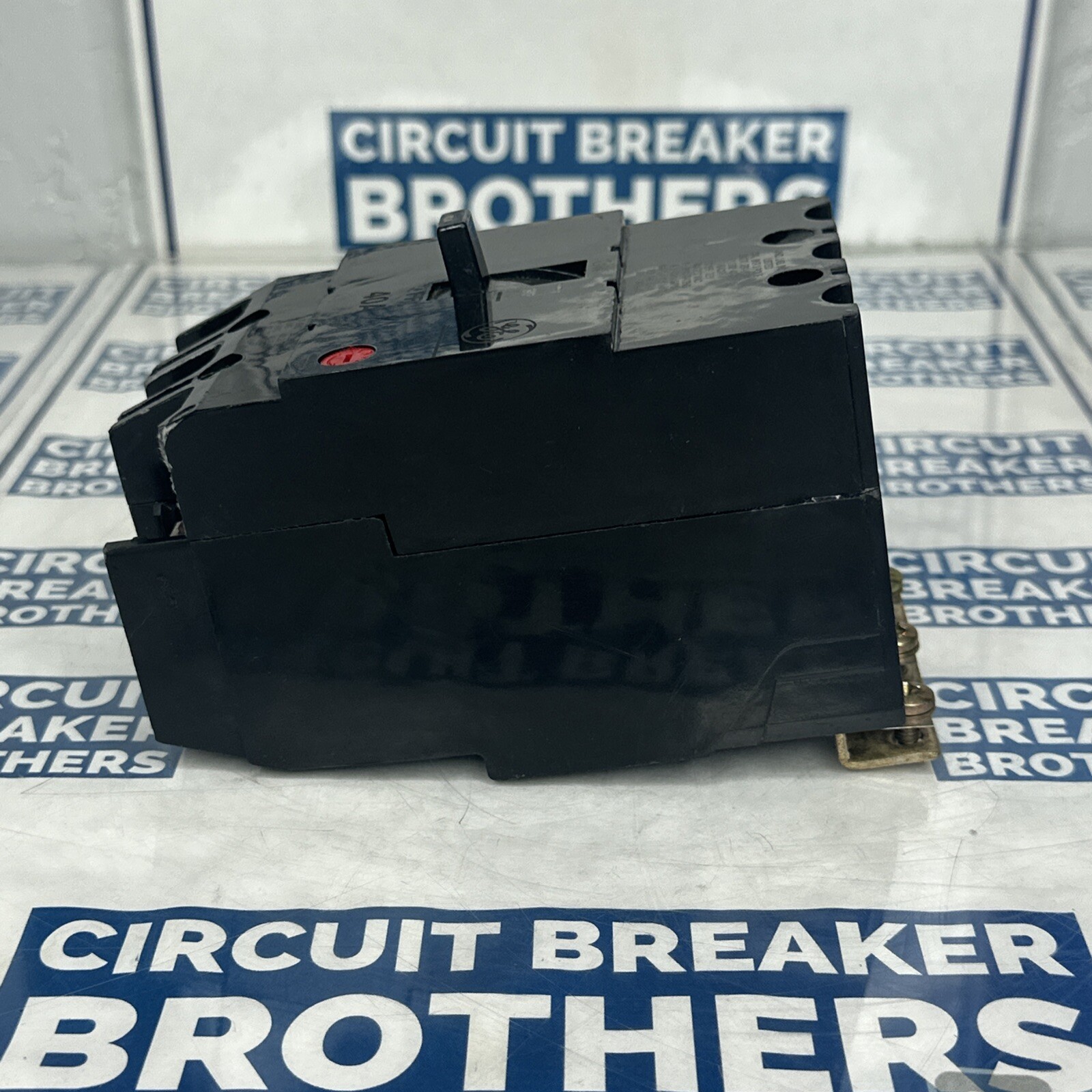 GE TEY340 40 Amp 480/277 Vac 3 Pole Circuit Breaker (Chipped)