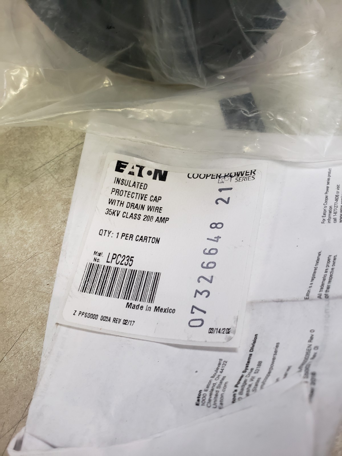Eaton LPC235: Insulated Protective Cap With Drain Wire 35kV 200 Amp