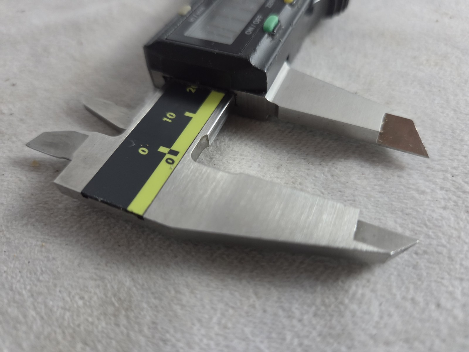 Mitutoyo 500-196-30 Digital Caliper | 0-6″ (150mm) Cd-6″asx