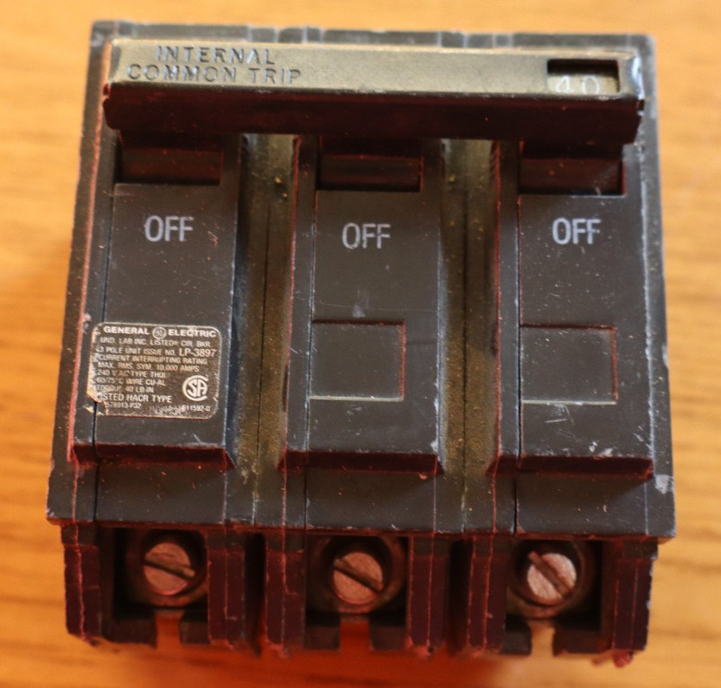 1 GE 40 Amps 120/240V 3 Pole Circuit Breakers LP-3897