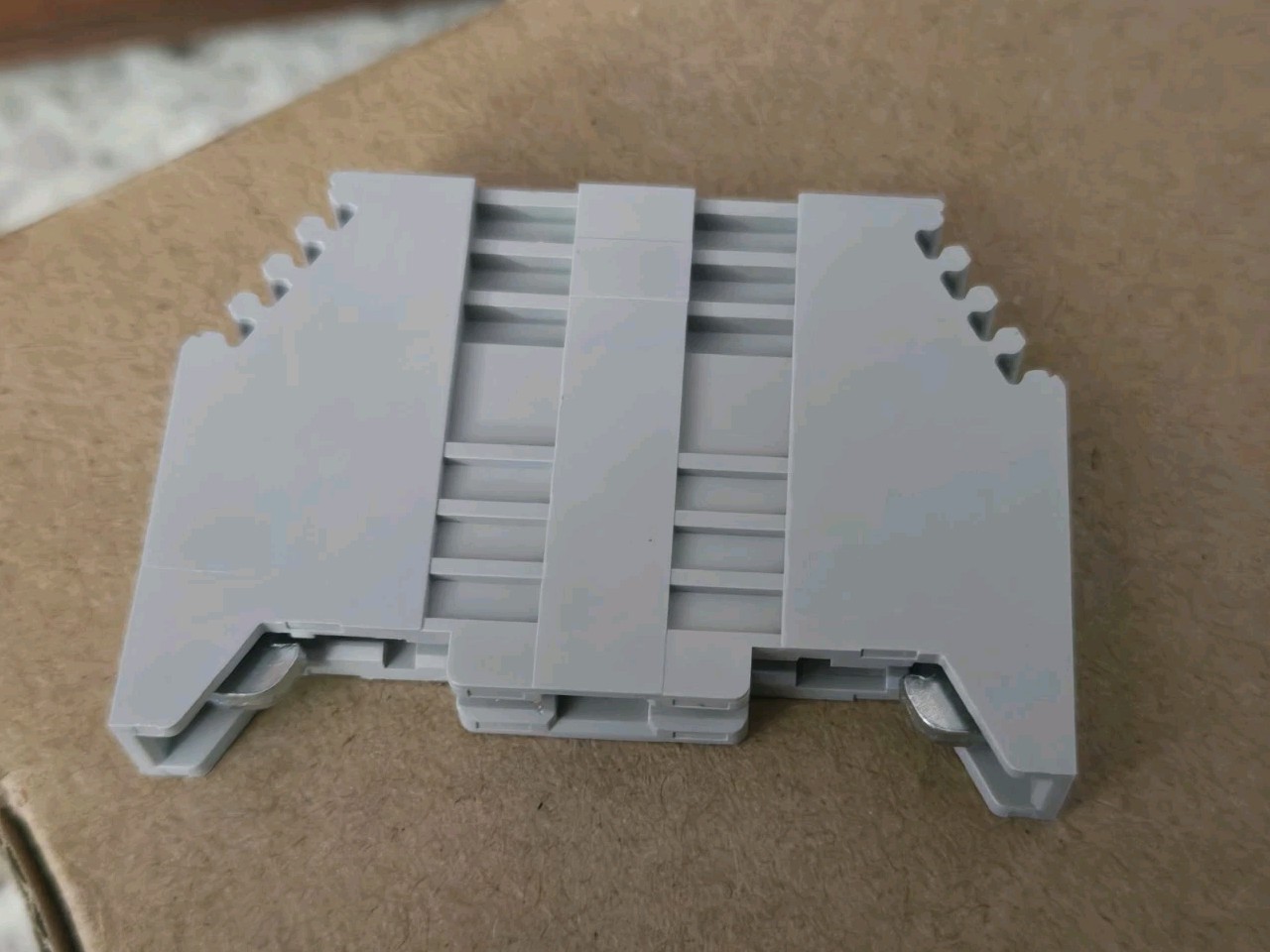 BRAND NEW IN BOX (50 PACK) EATON XBAES35C ES35C-1 END STOP DIN RAIL MOUNT