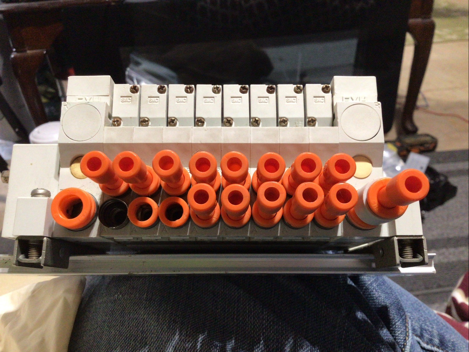 SMC VQ1101-5 Pneumatic Block Manifold 8 Valve Controller 1/4 Quick Tube Fitting