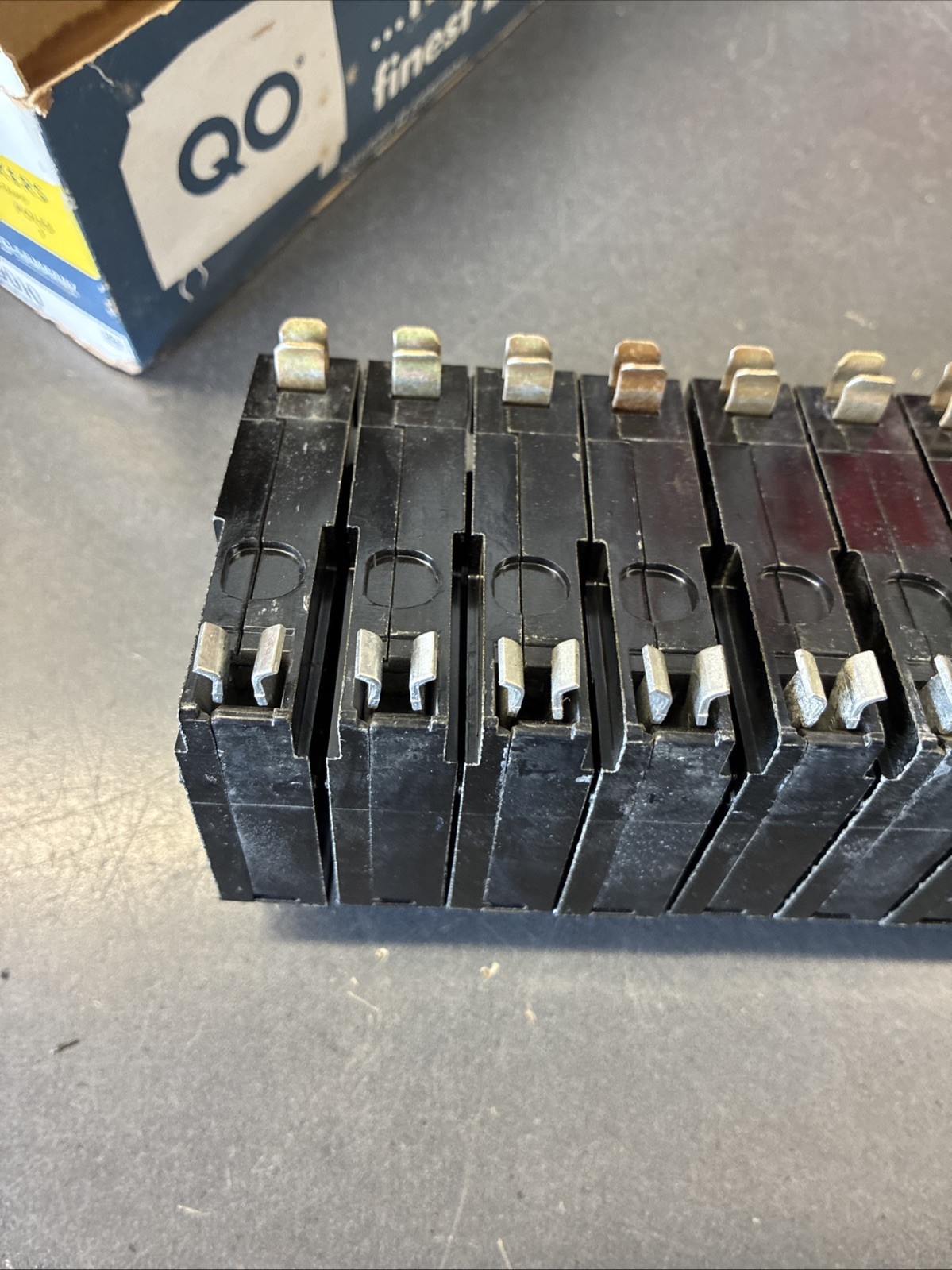 Lot Of 10 Square D QO 120 Circuit Breakers 120 / 240 Vac 20 Amp Single Pole