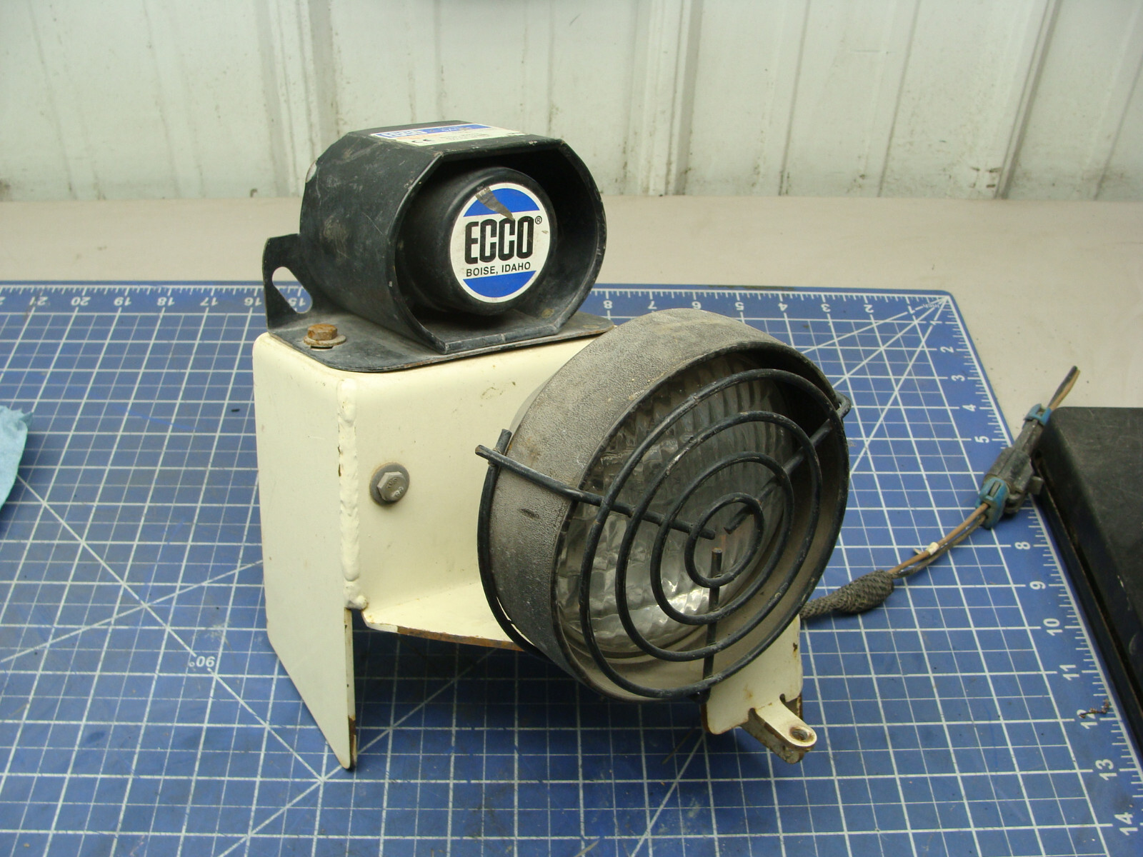 ECCO SA931 BACKUP ALARM 82 – 102 dB 12-48VDC W/J.W. SPEAKER SPOTLIGHT