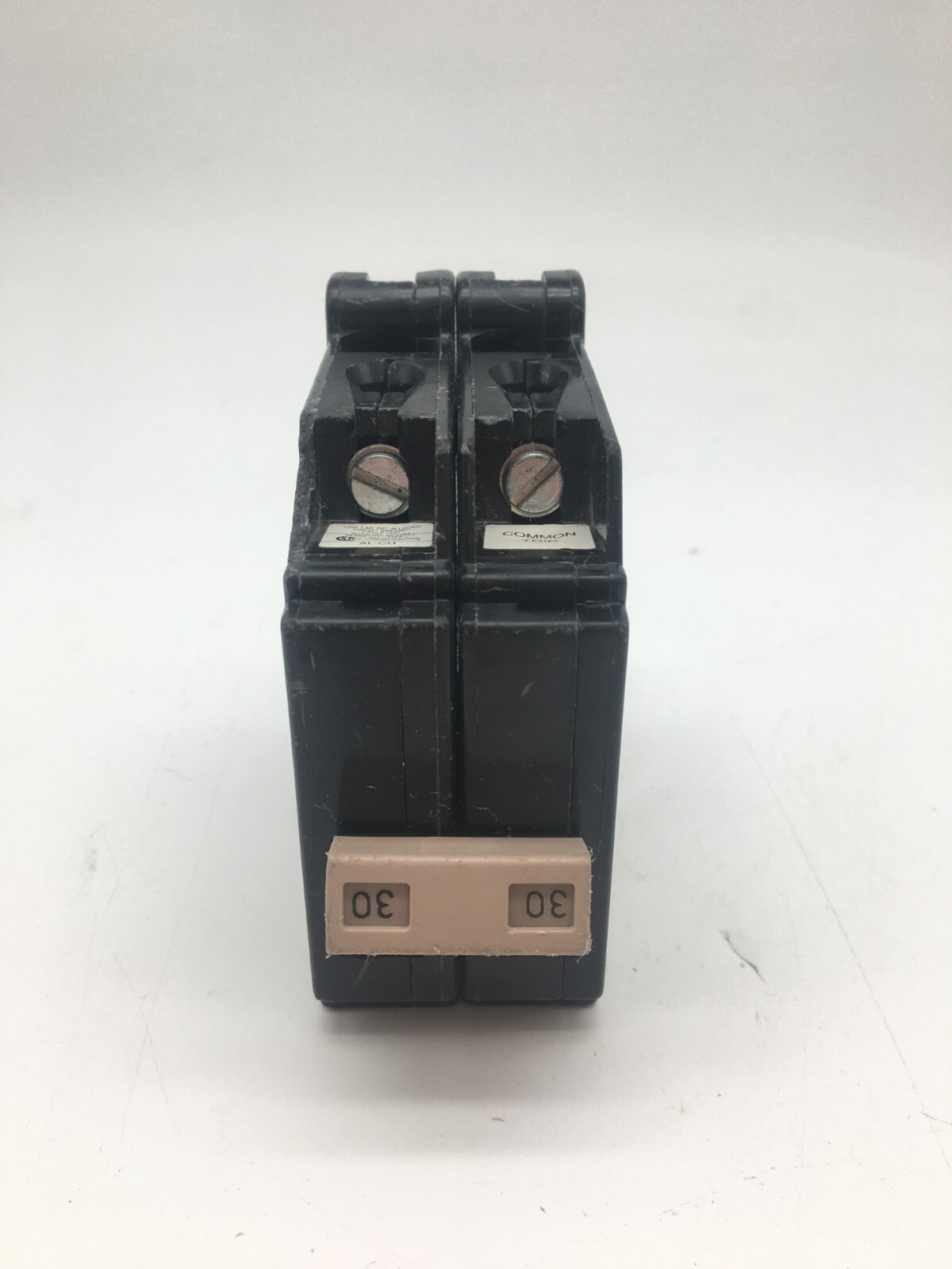 Cutler Hammer CH230 Circuit Breaker 30A 120/240V 1PH 2P 30A Plug In CHIP USED