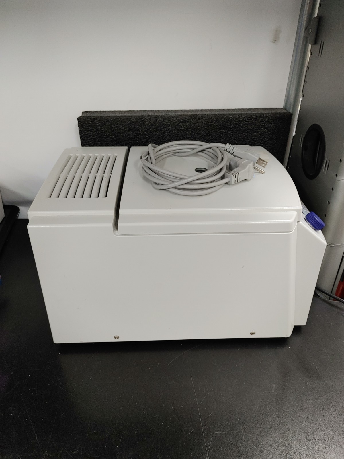 EPPENDORF Centrifuge 5415 R Benchtop Refrigerated Microcentrifuge with Rotor